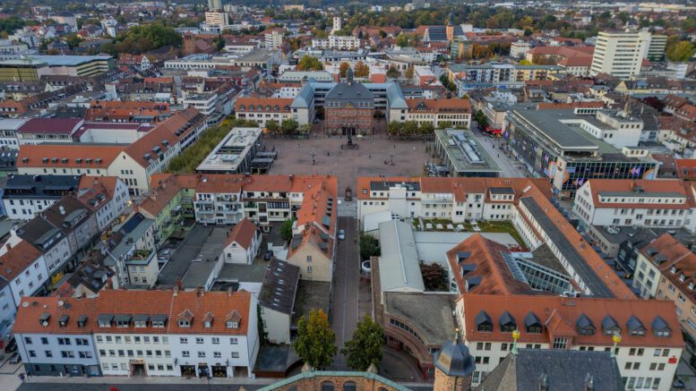 Abendliche Stadtführung in Hanau erklärt Gründung und historische Orte