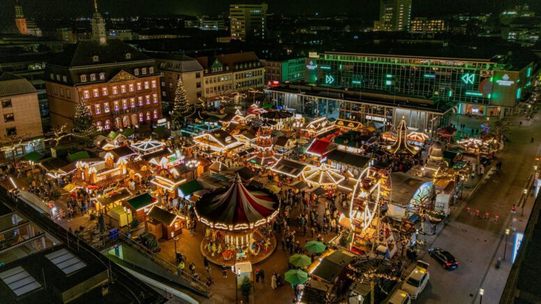 Angriff auf Besucher am Hanauer Weihnachtsmarkt führt zu Entlassungen und Ermittlungen Angriff auf Besucher am Hanauer Weihnachtsmarkt führt zu Entlassungen und Ermittlungen