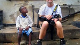 Bilder aus der Nähe: Jens Grossmanns Fotografien von Menschen in Krisen