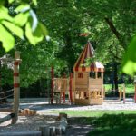 Erneuerter Spielplatz im Hanauer Schlossgarten öffnet mit märchenhaftem Konzept