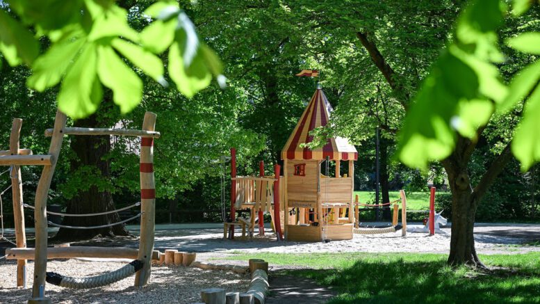 Erneuerter Spielplatz im Hanauer Schlossgarten öffnet mit märchenhaftem Konzept Erneuerter Spielplatz im Hanauer Schlossgarten öffnet mit märchenhaftem Konzept