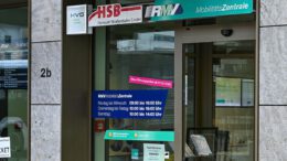 Hanau ändert Servicezeiten am Freiheitsplatz wegen hoher Nachfrage nach Deutschlandticket