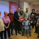 Hanau: Kaminsky und Bieri besuchen Wohngruppen des Behindertenwerks und übergeben Weihnachtsspenden