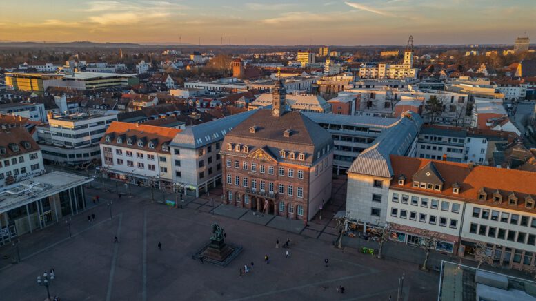 Hanau legt aktualisiertes Klimaschutzkonzept vor und strebt Treibhausgasneutralität der Stadt bis 2045 an