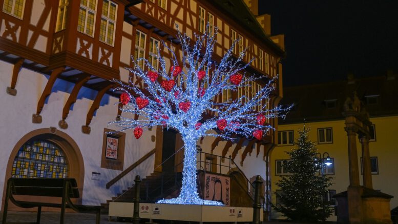 Hanau leuchtet bis 6. Januar: Spaziergang führt zu Lichtinstallationen und Wintermarkt