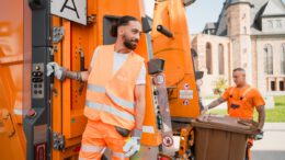 Hanau veröffentlicht Abfallkalender 2026: Digitaler Service mit Sonderleerungen, Druckfassung ab 16. Dezember Hanau veröffentlicht Abfallkalender 2026: Digitaler Service mit Sonderleerungen, Druckfassung ab 16. Dezember