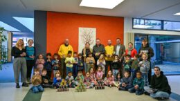 Hanauer Kitas erhalten lokalen Honig für Ernährungsprojekt