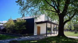 Jacques Oerter zeigt Arbeiten in der Trauerhalle von Steinheim