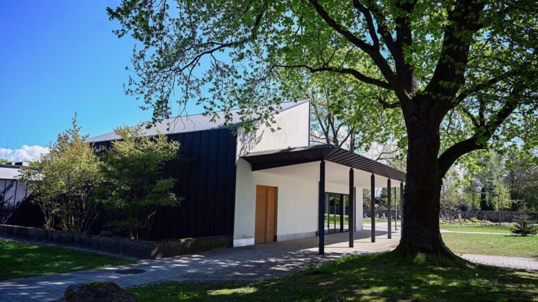 Jacques Oerter zeigt Arbeiten in der Trauerhalle von Steinheim