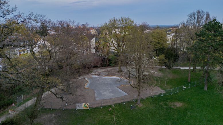 Neugestaltung des Spielplatzes im Hanauer Schlossgarten soll planmäßig im Mai eröffnen