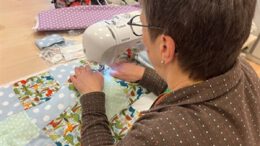 Weststadtbüro erweitert Nähgruppe mit leistungsstarker Maschine